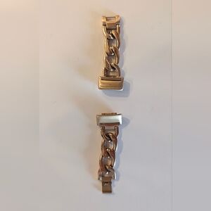 Fitbit Charge 5 rose gold band